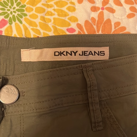 DNKY JEANS SIZE 14 WOMENS ARMY GREEN SHORTS - Picture 2 of 5